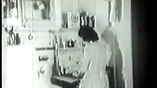 Hotelli paigaldatud videokaamera filmis, kuidas kaks külalist persevad. Laenasid spetsiaalselt nende mängude jaoks numbri. On näha, et tüdruksõber on rohkem huvitatud kuradimisest, sest